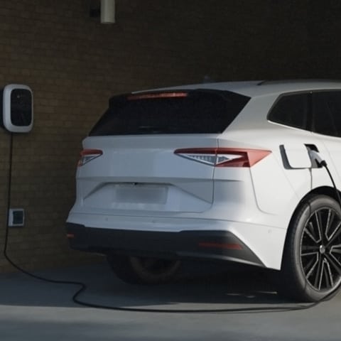 Foto zeigt Wandladegerät mit festem Kabel